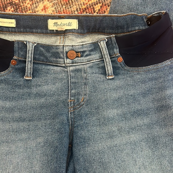 Madewell Cropped Skinny MATERNITY Jeans with Frayed Hem - Picture 4 of 7